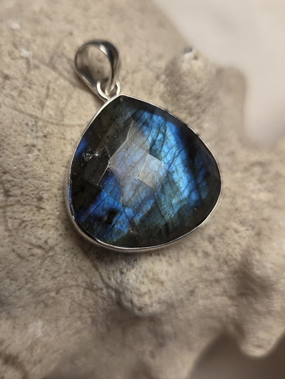 Labradorite and Sterling Silvet Pendant